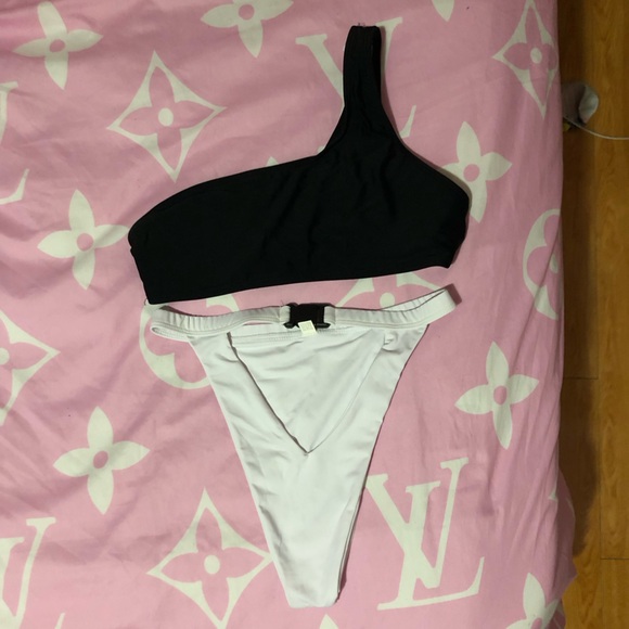 Tom cut out bikini - Picture 2 of 3